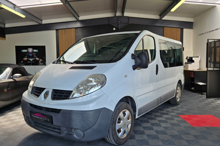 RENAULT TRAFIC PASSENGER
