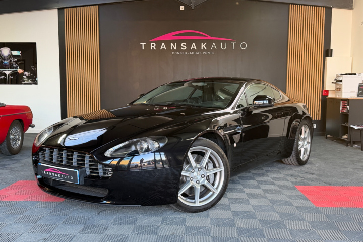 ASTON MARTIN V8 VANTAGE