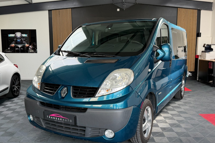 RENAULT TRAFIC PASSENGER