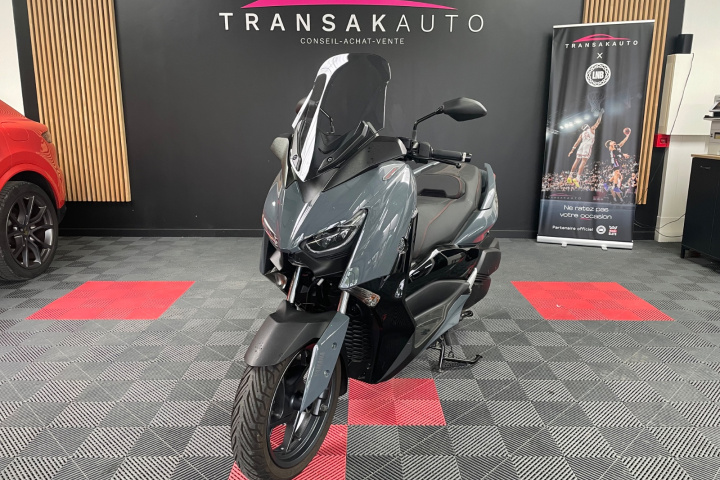 YAMAHA XMAX