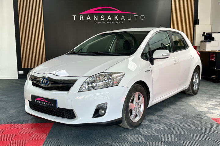 TOYOTA AURIS